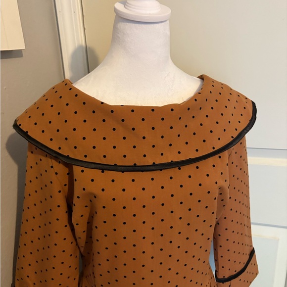 Bettie Page with Teyana Dress with Black Dots - Picture 3 of 5